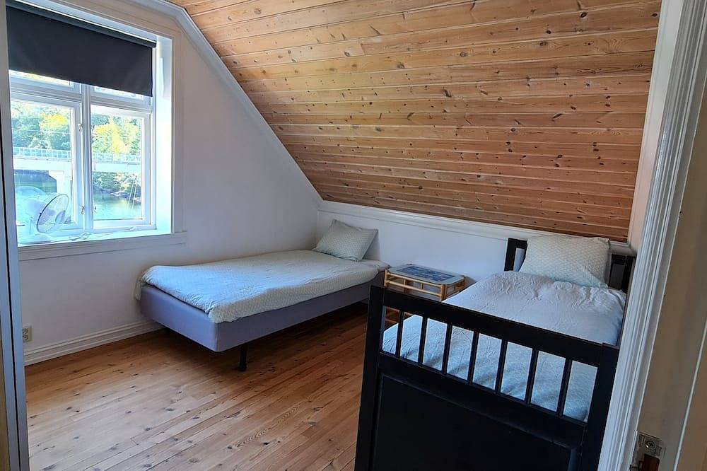 Bergen Fjord: Fish from the garden, Hot Tub, Paddle, Kayak in Lindås