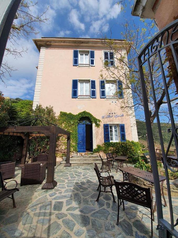 Hôtel pour 2 personnes, avec Terrasse ainsi que Jardin et Vue à Pino