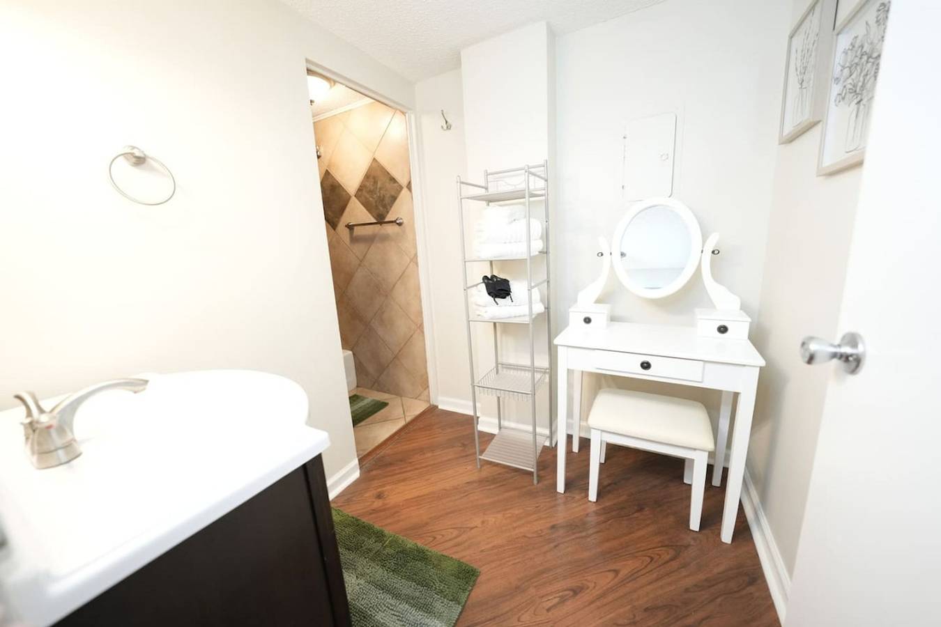 Entire apartment, Travel Professionals. Parking Included. Downtown! in Nashville, Tennessee