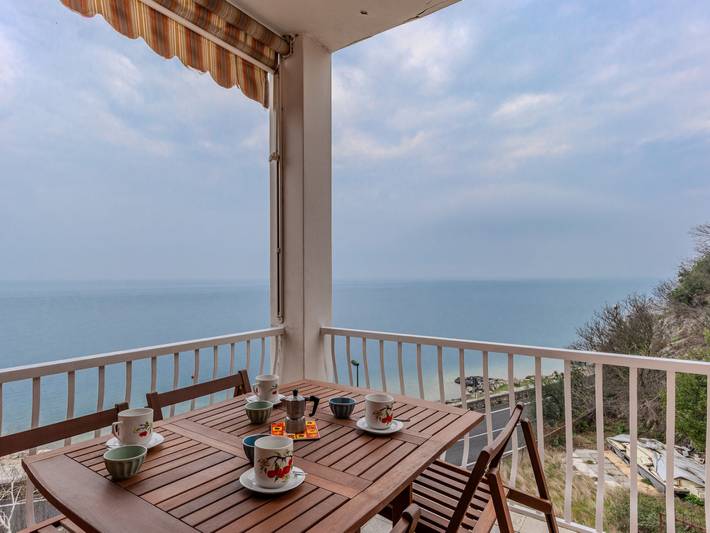Vakantiewoning voor 6 personen, with uitzicht op het meer and tuin as well as balkon in Brenzone