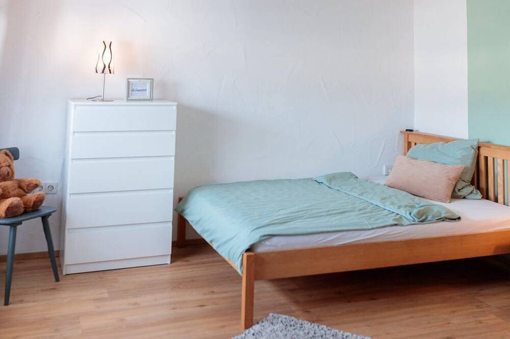Ganze Wohnung, Ferienwohnung Schäfer - 4-Bett-Ferienwohnung, 2x Du/Wc, 2 Schlafräume in Gillenfeld, Vulkaneifel