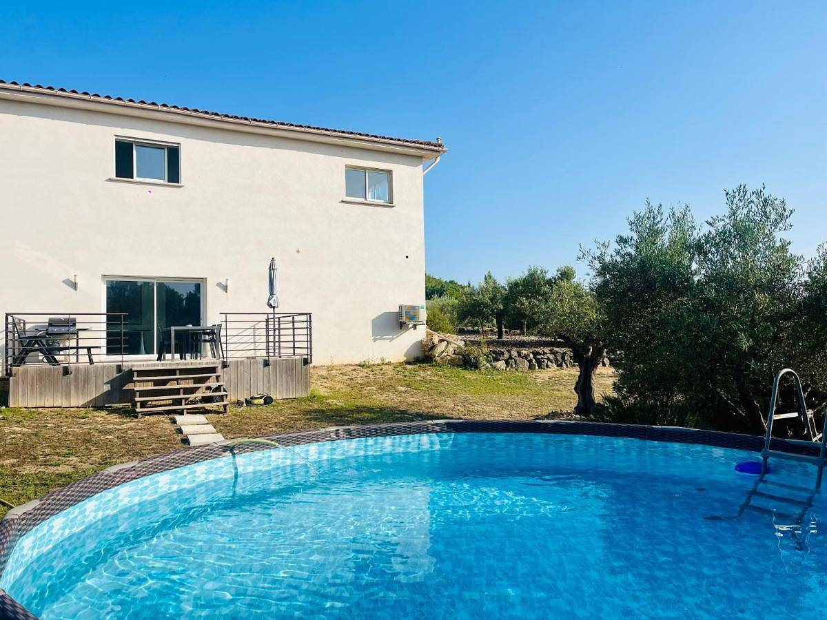 Appartement entier, Two-Bedroom Apartment in Saint-Mitre-les-Remparts, Côte méditerranéenne (France)