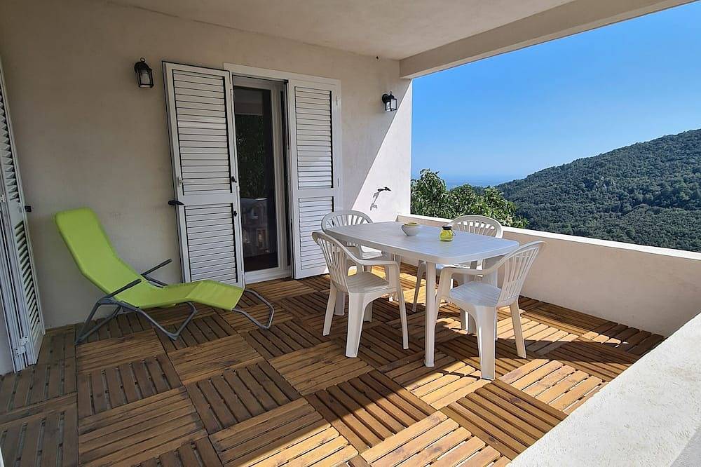 Charmant rez de maison de village type T2 vue sur la mer et maquis in Poggio-di-Nazza, Parc naturel régional de Corse