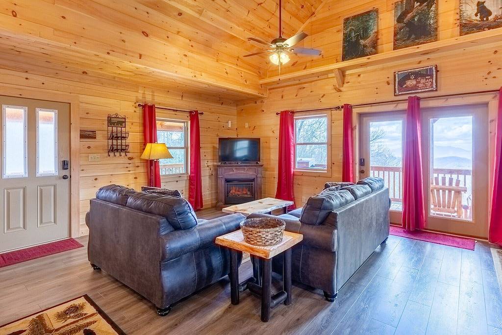 Incredible Views, Hot Tub, Pool Table, Waterfalls, Hiking in Swain County