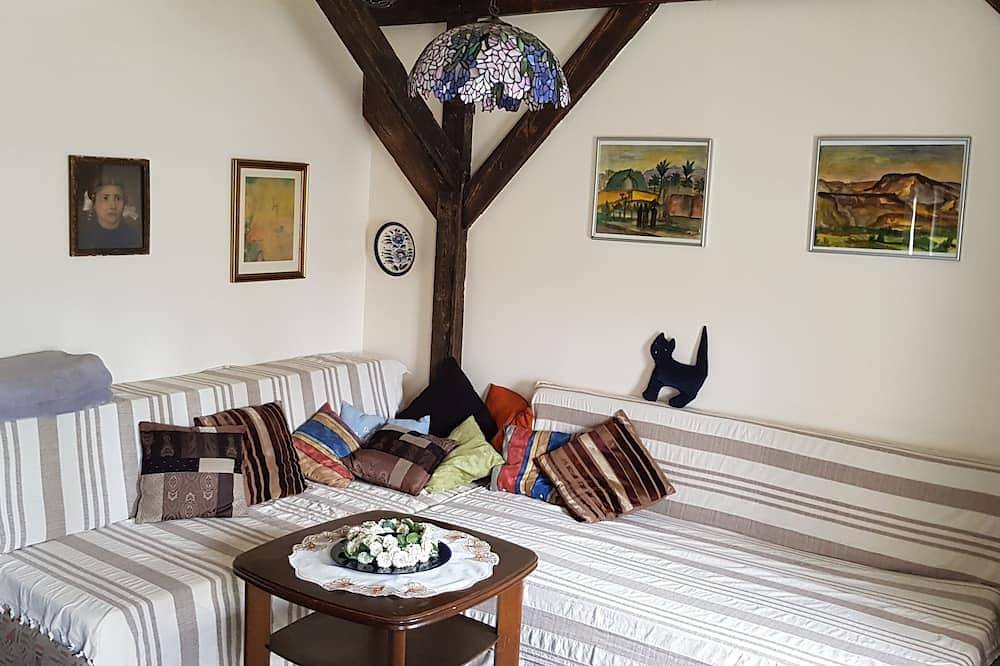 Ganze Wohnung, Wunderschöne 2 Zimmer Remise für zwei Personen (+ zwei im Wohnraum) in Berlin Wilhelmstadt, Berlin
