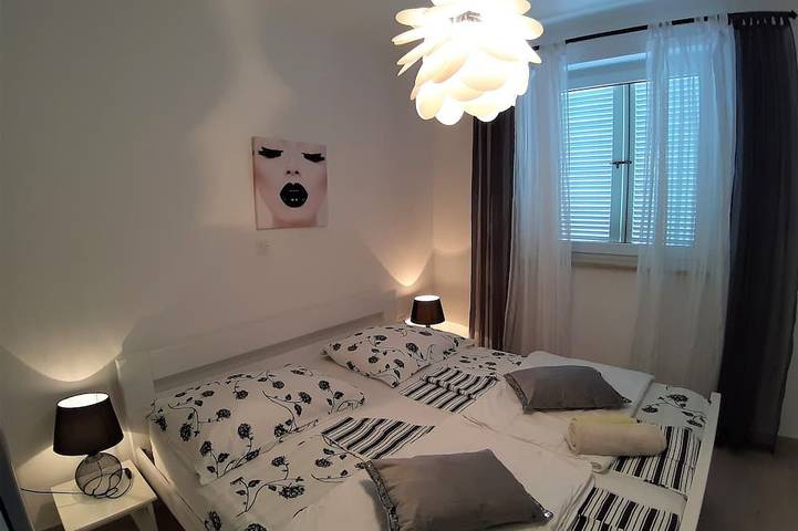Ganze Wohnung, Apt. Medulin, 200 m vom Meer, 600m vom Sandstrand entfernt in Medulin Stadt, Medulin