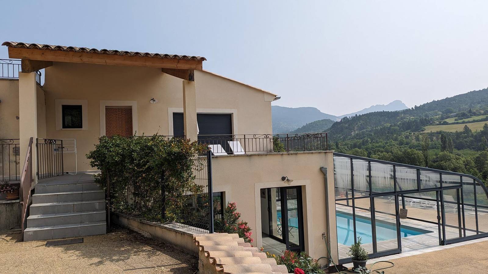 Gîte pour 6 Personnes dans Rémuzat, Région de nyons