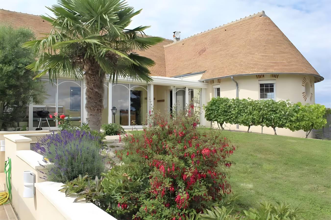 Holiday Home 'L'Escale Des Copains' with Private Pool, Private Terrace and Wi-Fi in Cormeray, Blois region