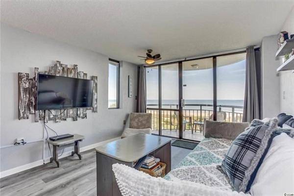 Appartement de vacances pour 4 personnes, avec piscine ainsi que vue et terrasse