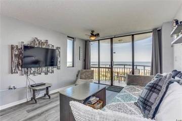 Gîte pour 4 personnes, avec terrasse ainsi que vue et piscine dans Plage de l'Hotellerie