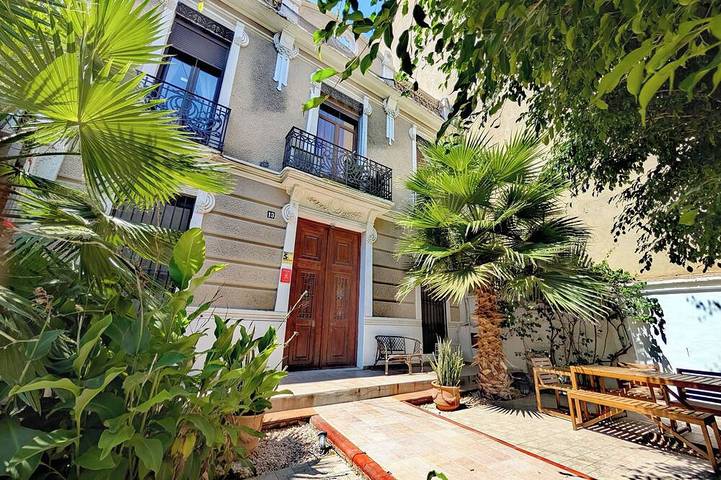 Ferienhaus für 10 Personen, mit Balkon und Whirlpool sowie Garten in Valencia