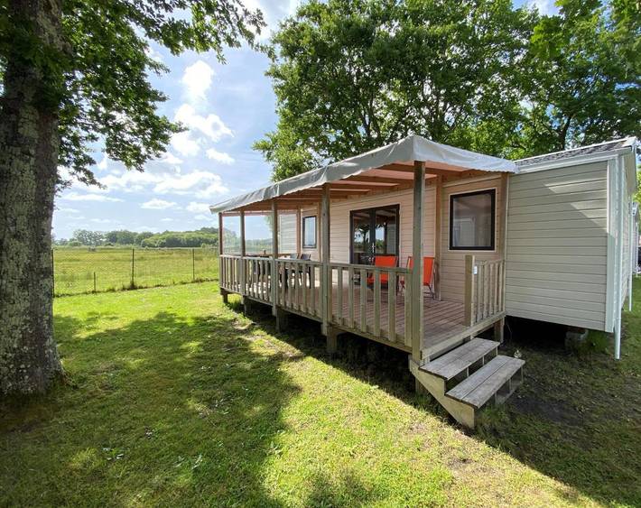 Camping pour 4 personnes, avec terrasse ainsi que piscine et vue à Arès - 2