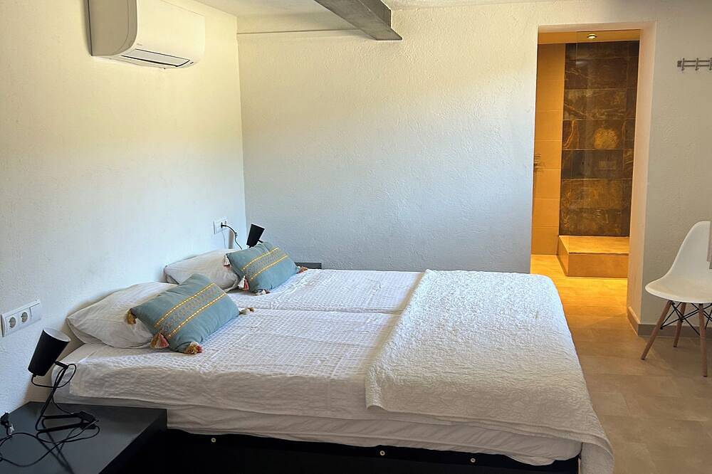Una encantadora casa familiar con piscina privada en Cadaqués con vistas al mar. in Cadaqués, Alt Empordà