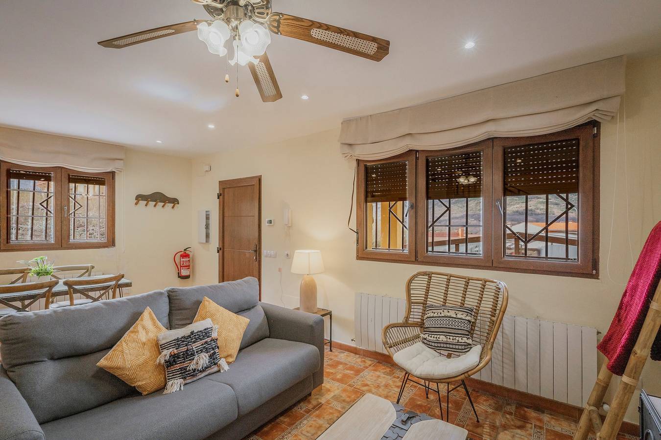 El Encanto del Alberche, 'Casa 6' with Mountain View, Shared Pool and Wi-Fi in Villanueva de Ávila, Valle del Alberche