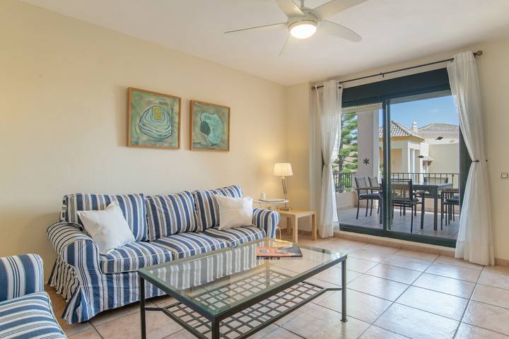 Ganze Wohnung, Dachgeschoss-Duplex Jardines de Zahara mit Gemeinschaftspool, privater Terrasse & WLAN in Playa de Atlanterra (Barbate), Tarifa