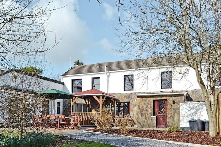 Cottage for 10 people, with garden and terrace as well as hot tub - 1