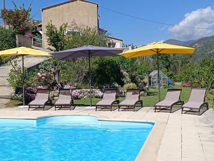 Location de vacances pour 2 personnes, avec jardin ainsi que vue et piscine à Bendejun - 4