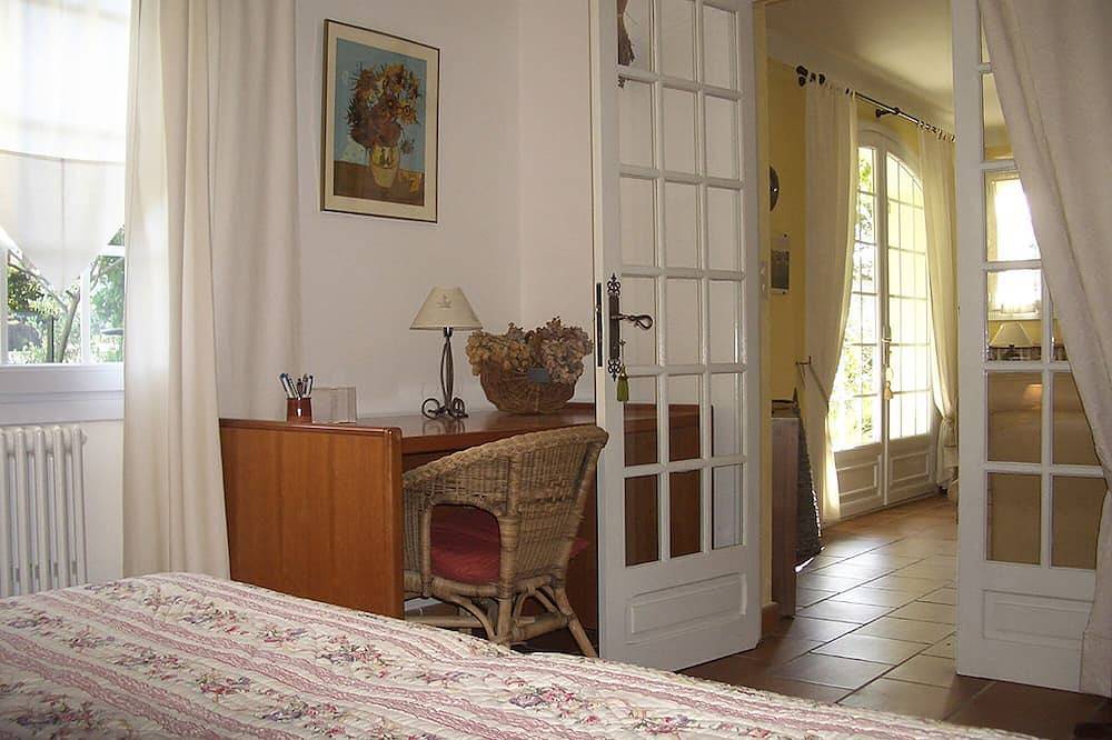 Appartement entier, Appartement dans un quartier résidentiel verdoyant de la ville de Cavaillon dans le Luberon. in Cavaillon, Parc naturel régional du Luberon