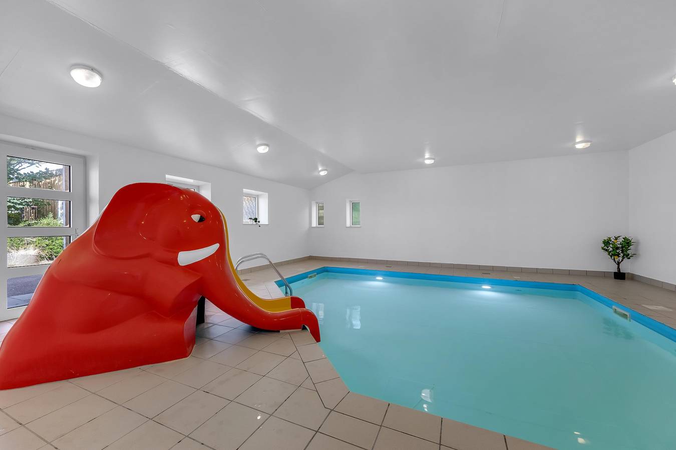 40-person holiday home, with large pool area and panoramic views of the Limfjord. in Thyholm, Oddesund