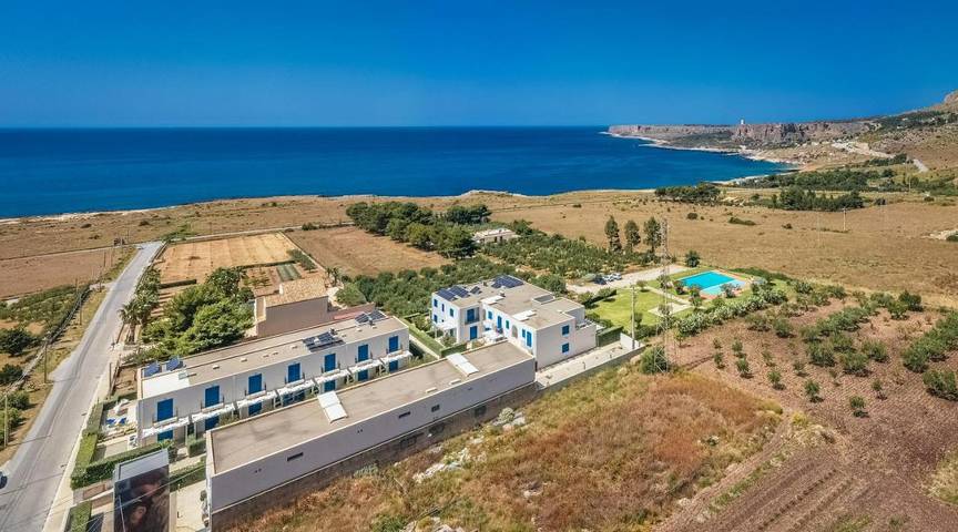 Location de vacances pour 4 personnes, avec bassin pour enfant et vue ainsi que jardin et piscine dans Macari - 4