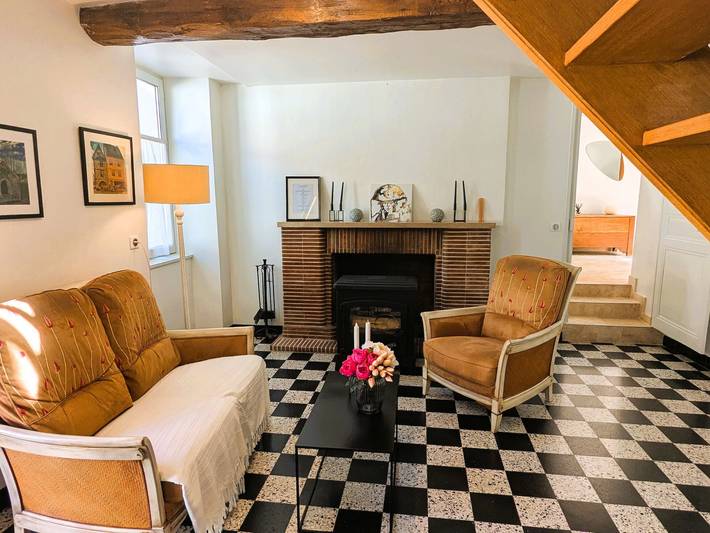 Gîte pour 4 personnes, avec jardin à Molosmes