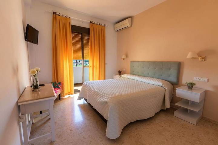 Gîte pour 2 personnes, avec piscine ainsi que terrasse et jardin, animaux acceptés à Almodóvar del Río - 2