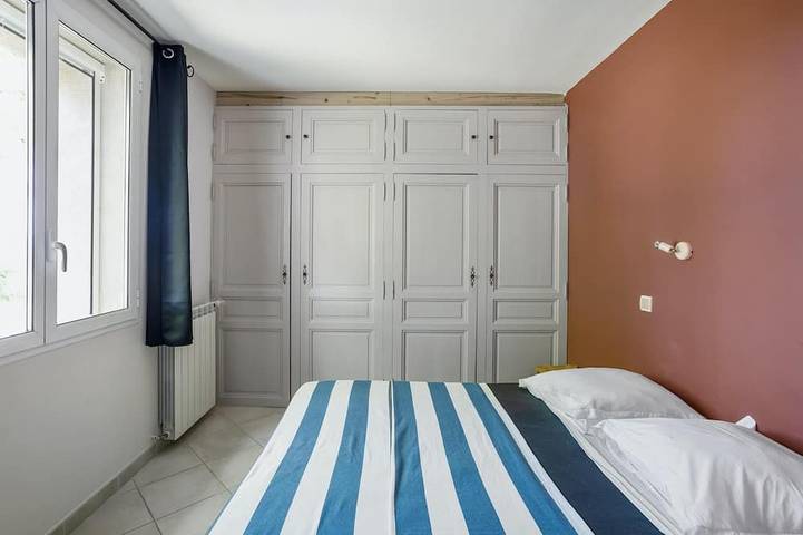 Location de vacances pour 10 personnes, avec jardin à La Tour-d'Aigues - 3