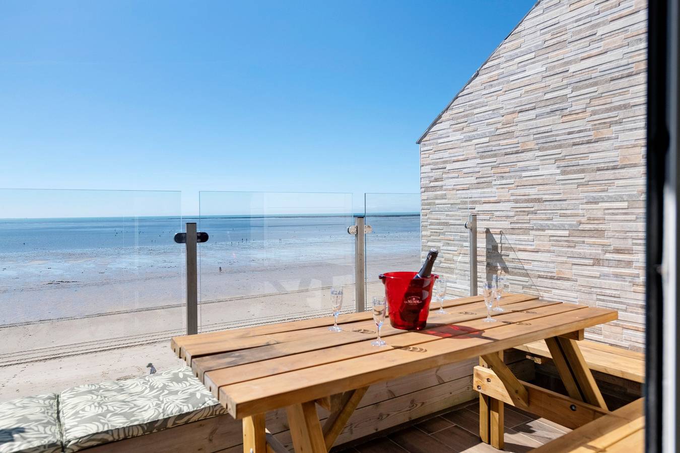 Gîte de la Mer – Onvergetelijk uitzicht recht tegenover het strand in Saint-Martin de Bréhal, Bréhal