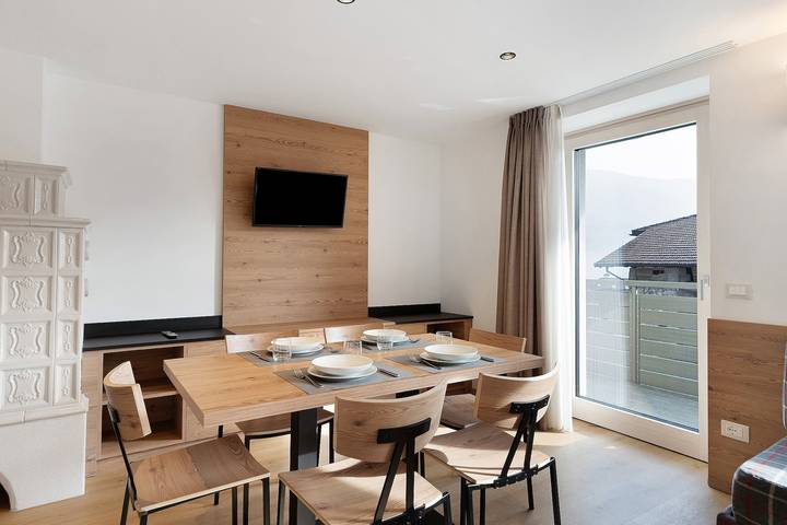 Gelso Bianco: spacious apartment with 35 sqm terrace and balconies in Dorsino, Brenta group
