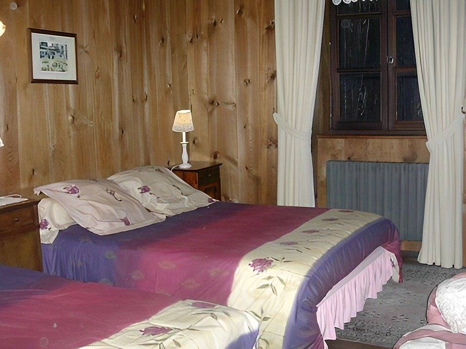 La Jacquerolle - Chambre Rose in La Chaise-Dieu, Parc Naturel Régional Livradois-Forez