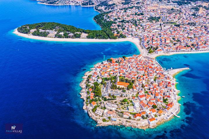 Ferienhaus für 12 Personen, mit Terrasse und Garten in Primosten
