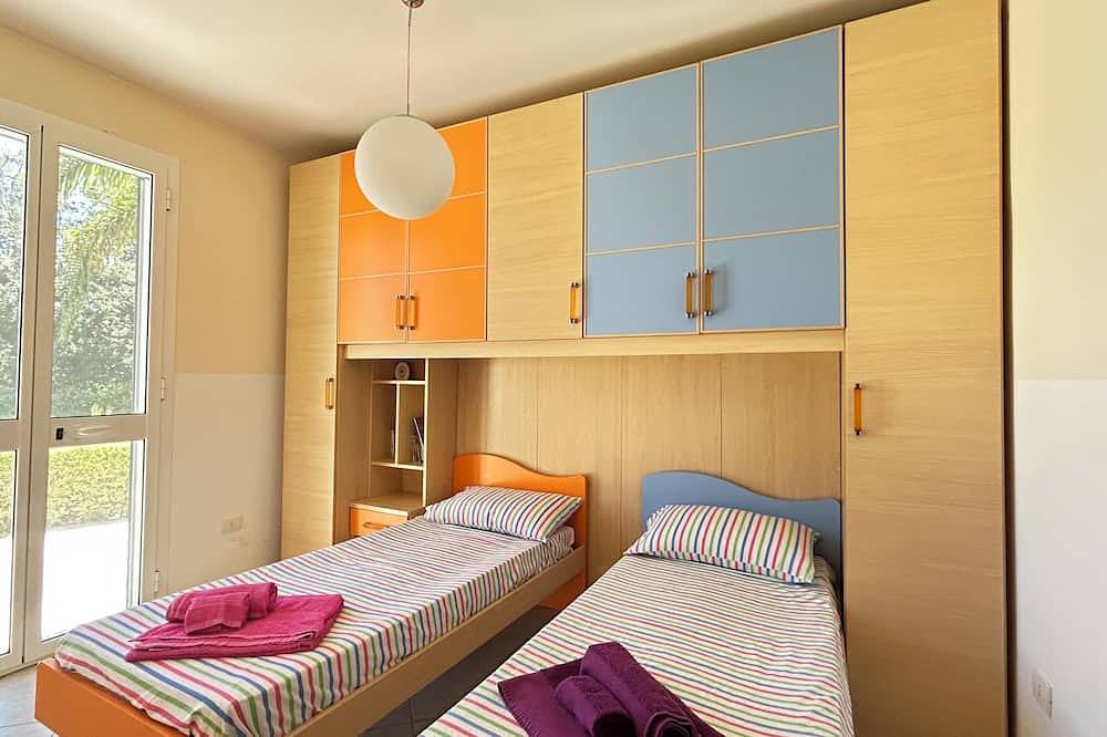 Small House + Studio Apartment And Large Garden Just A Few Steps From The Beach in Santa Cesarea Terme, Provincia de Lecce