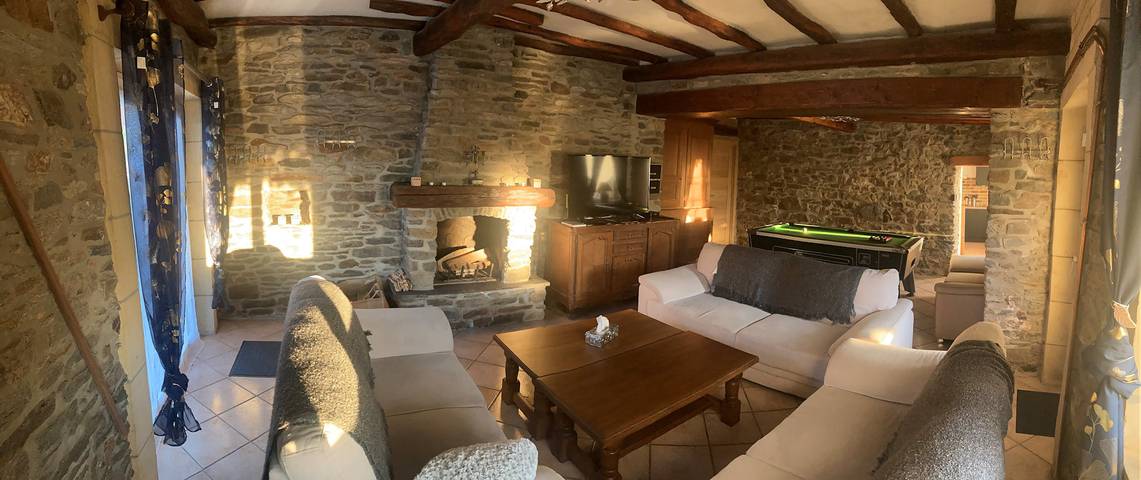 Gîte pour 13 personnes, avec jardin ainsi que terrasse et jacuzzi