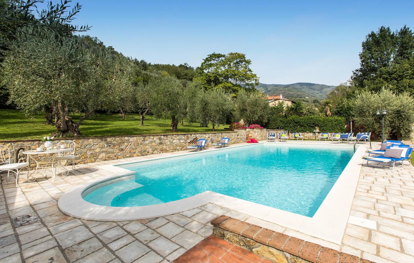 Gemütliche Wohnung mit Pool und WiFi in der Nähe von Circolo Arci Lupicciano in Pistoia, Pistoia Provinz