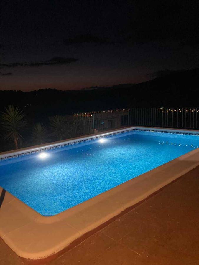 Casa rural para 2 personas, con Terraza y Jardín además de Piscina y Vistas en Los Serranos