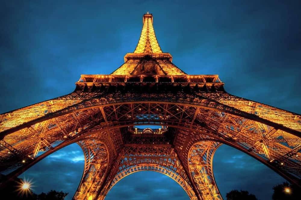 Upscale 3-Bedroom Flat Surrounded By Shopping & Dining in Paris, Ile de France