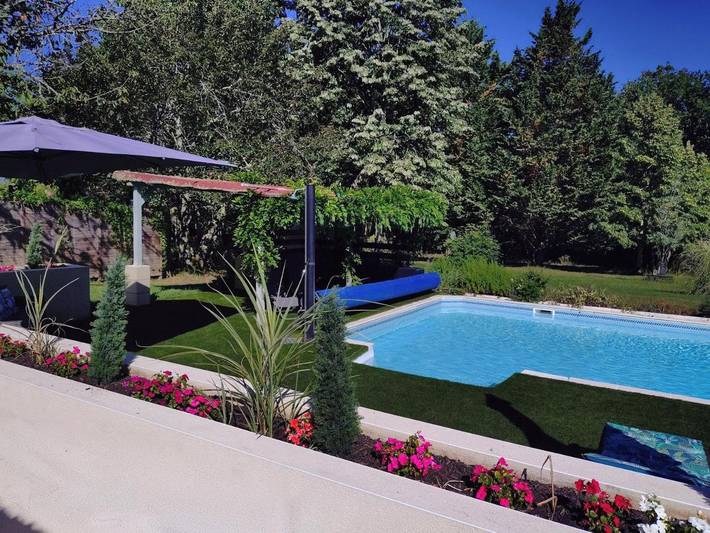 Gîte pour 4 personnes, avec piscine et jardin à Loubès-Bernac - 2