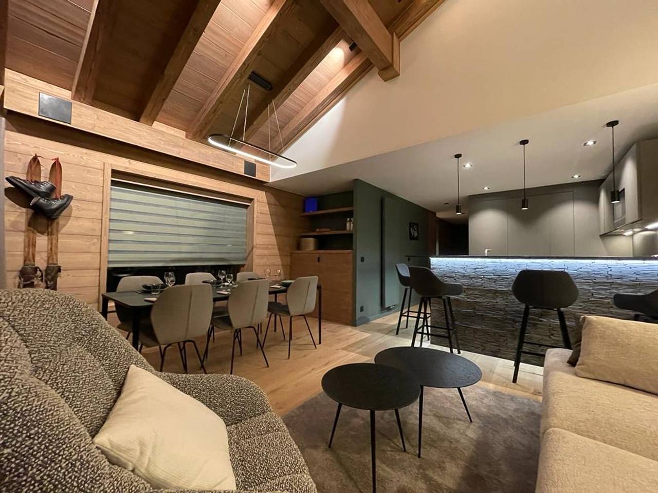 Entire apartment, Méribel Mottaret - 3-bedroom apartment, 6 guests, parking, terrace, ski-in/ski-out in Méribel-Mottaret, Les Allues