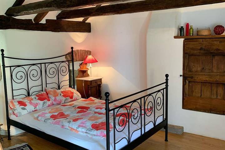 Location de vacances pour 6 personnes, avec piscine ainsi que jardin et balcon, animaux acceptés à Aujac - 2