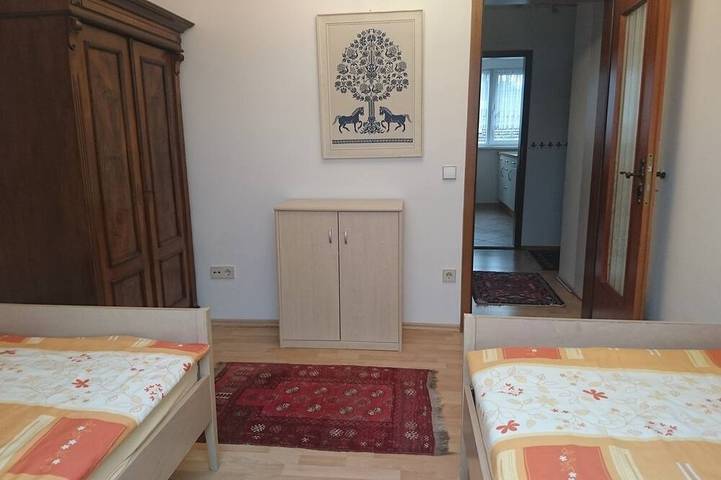 Ganze Wohnung, Komfortable Dachgeschoß-Ferienwohnung mit insgesamt 4 Räumen in München Ramersdorf, München