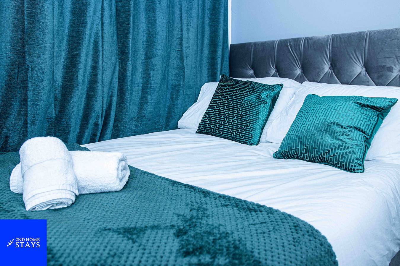 3 Bed House Sleeps 7 with Garden and Parking in Walsall, Birmingham Area