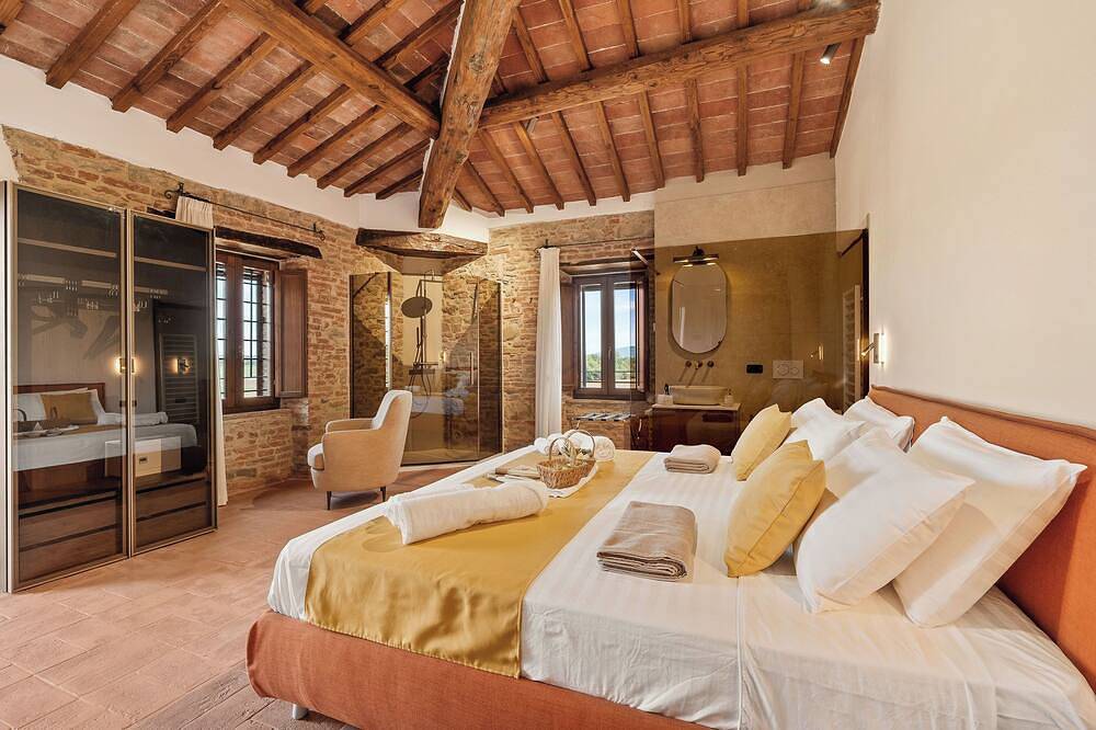Luxury Umbrian Villa with Vineyard - Authentic Italian Country Estate Experience in Panicale, Lake Trasimeno