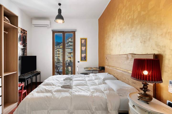 Chambre sur les montagnes avec vue sur la montagne, Wi-Fi et climatisation in Salerne, Côte Tyrrhénienne Campanie