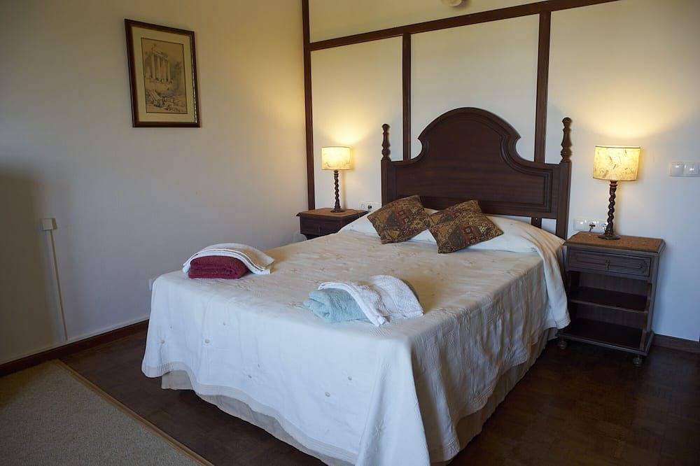 3 Bedroom Villa minutes from the beaches and golf courses of Alvor in Alvor, Faro District