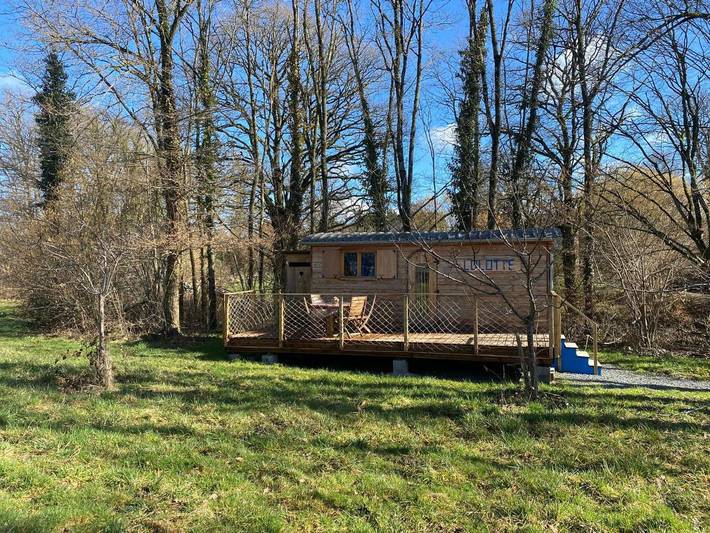 Camping pour 2 personnes, avec vue ainsi que terrasse et jardin dans la Creuse