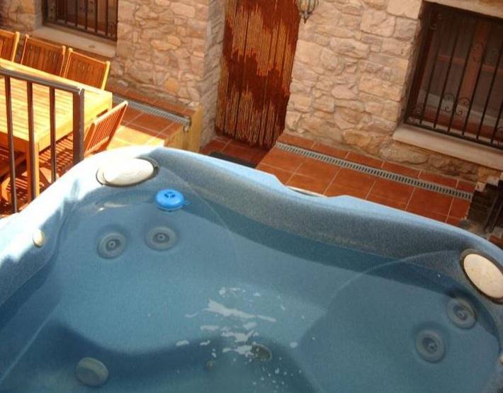 Casa rural para 11 personas, con balcón y jacuzzi, Se admiten mascotas en Provincia de Lleida - 3