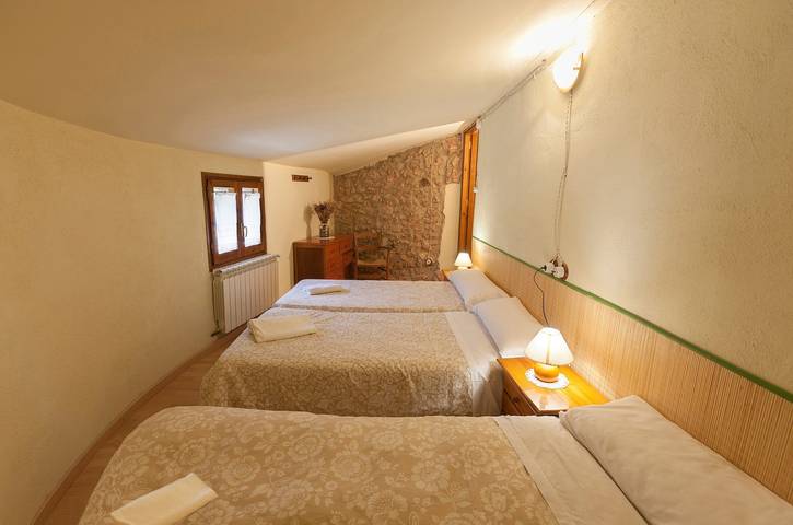 Casa rural 'Cal Martí' en Farena, Montañas de Prades, hasta 8 personas in Farena, Mont-ral