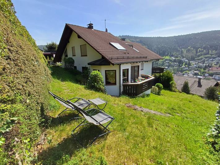 Ferienwohnung für 6 Personen, mit Balkon und Whirlpool sowie Garten in Bad Wildbad