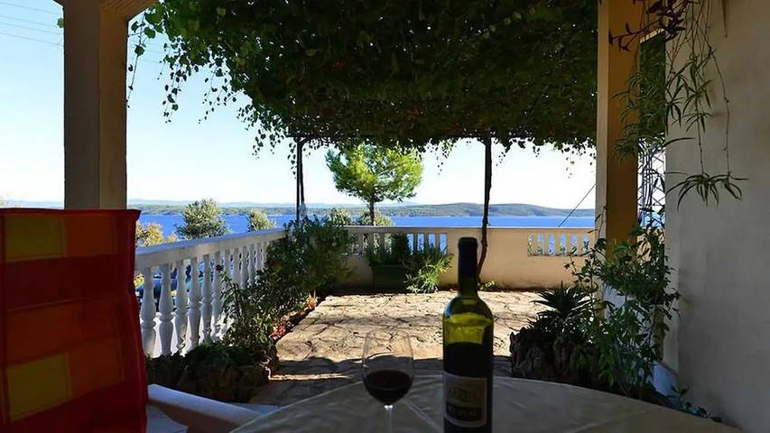 Ferienwohnung für 5 Personen, mit Terrasse auf Hvar