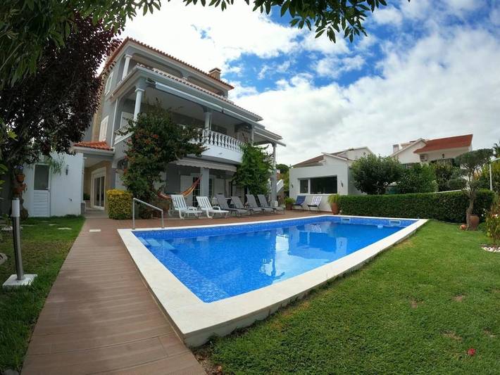 Casa de férias para 8 pessoas, com piscina e terraço e ainda jardim em Corroios